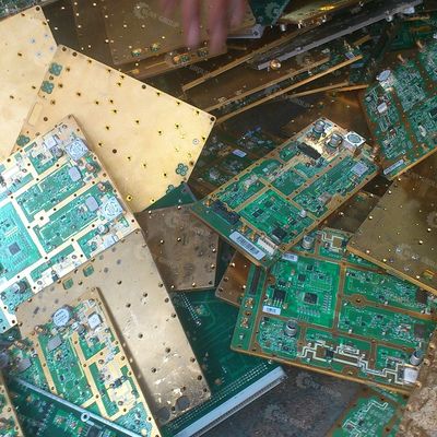 Actualice su proceso de reciclaje de residuos electrónicos con una máquina de reciclaje de PCB de alta tasa de separación