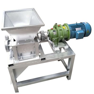 Diseño compacto 380V / 50Hz Voltage Mini Double Shaft Shredder para la producción a pequeña escala
